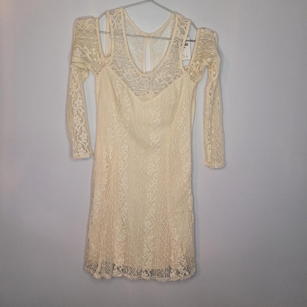 Hollister Cream Lace Overlay Dress – NWT, Size Small - Picture 2 of 7